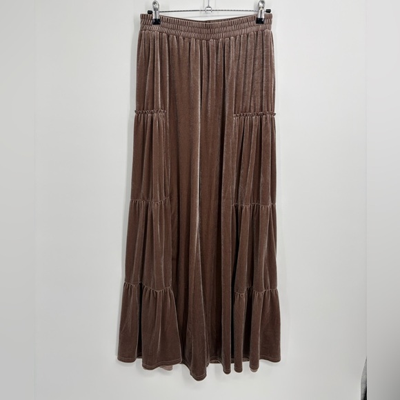 Easel Boutique Do It Right Velvet Tiered Wide Leg Ruffle Pants - Picture 3 of 10